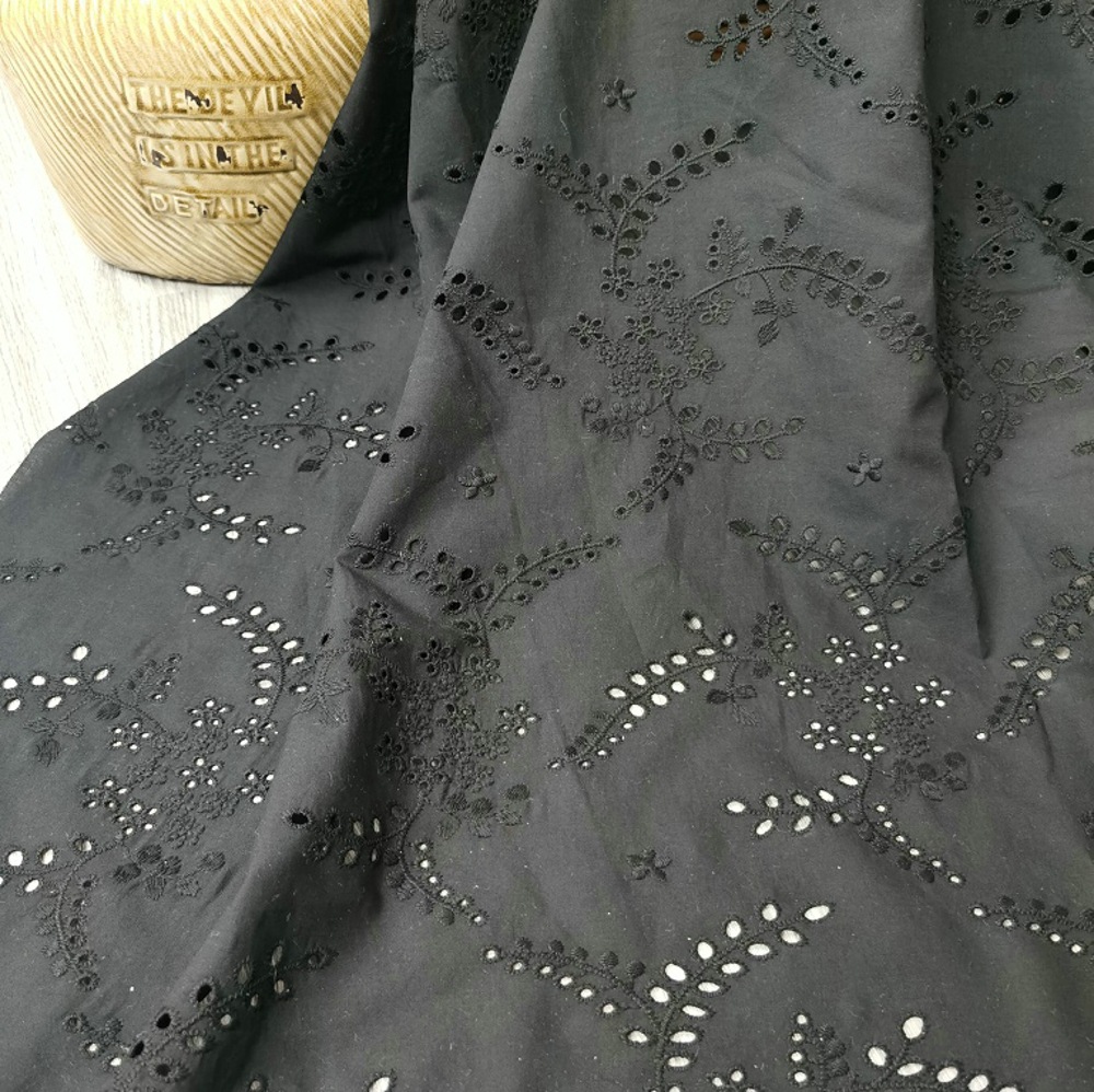 高品質の黒の透かし彫り刺繍花柄レース生地、綿100%のアイレ - Sewing Eyelet Fabric のレビューと価格