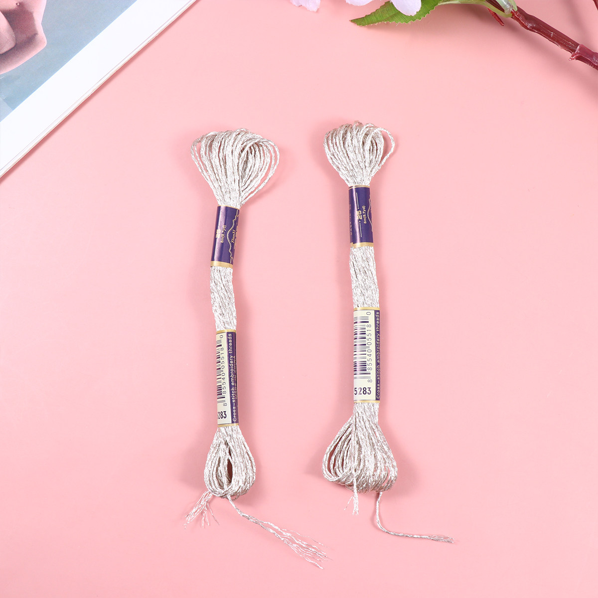 12本入り光沢メタリック縫い糸、1ロールあたり8メートル、1 - Sewing Roll のレビューと価格
